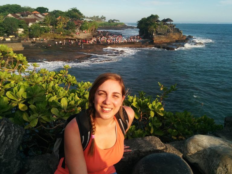 ViajesFreya/Blog/Mis-Viajes/Bali-2014/Yo-con-Tanah-Lot-de-fondo